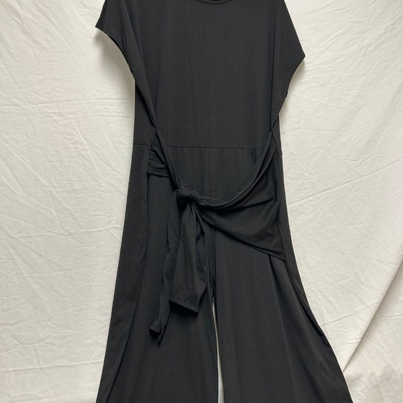 Black Short Sleeve Jumpsuit - Picture 2 of 3